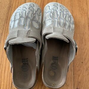 Kids Gray Skeleton Pattern Slippers talla 3/4